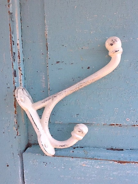 Ivory Wall Hook / Rustic Chic/Cast Iron/Barn Hook/ Metal Wall Decor /Distressed Shabby Chic Cream / Bathroom Fixture/Summer Home Decor