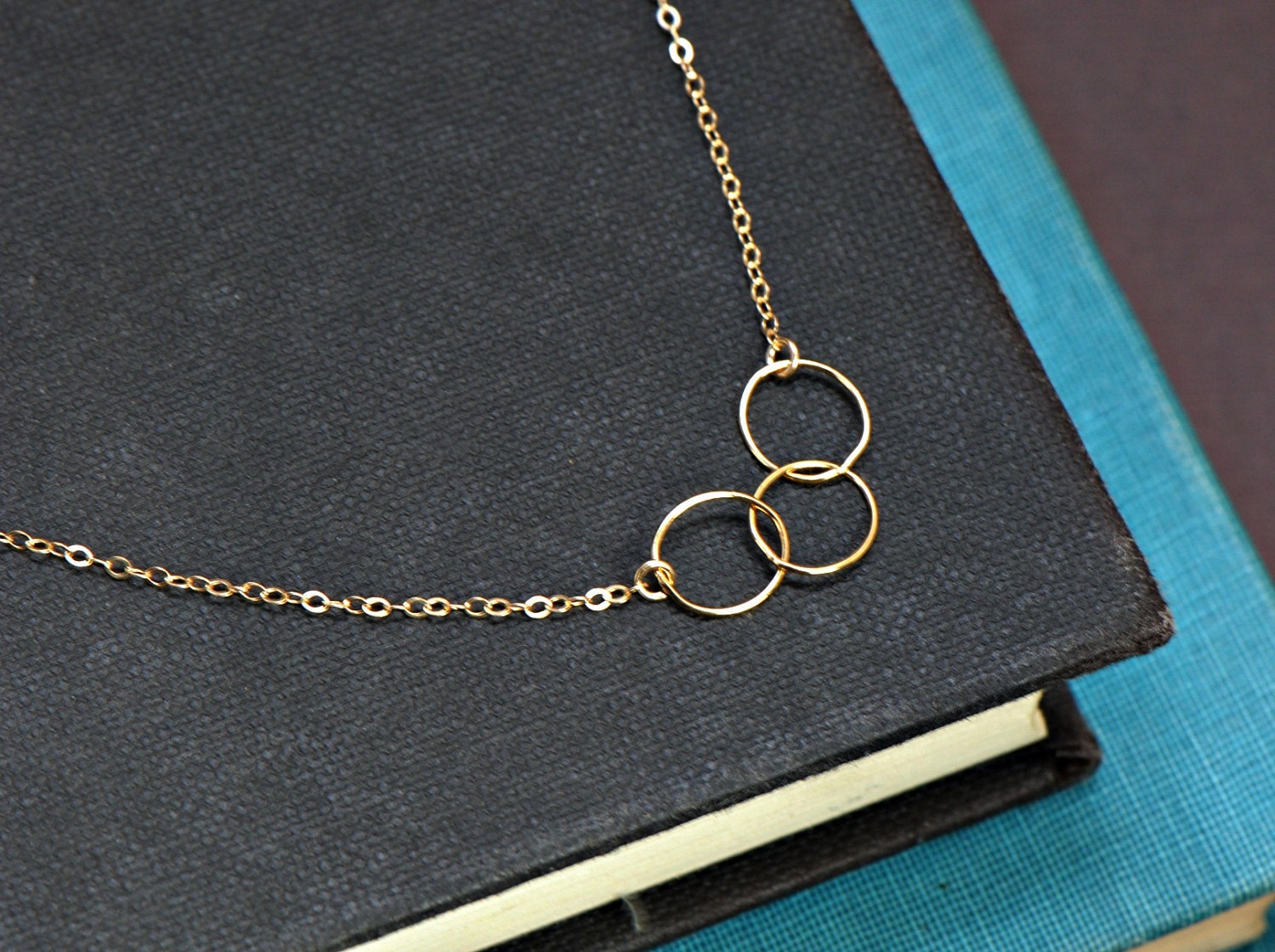 Circle Necklace, Interlocking Triple Links, 14k Gold Filled Necklace, Bridesmaid Jewelry, Best Friends, Mothers Necklace, Couple Jewelry