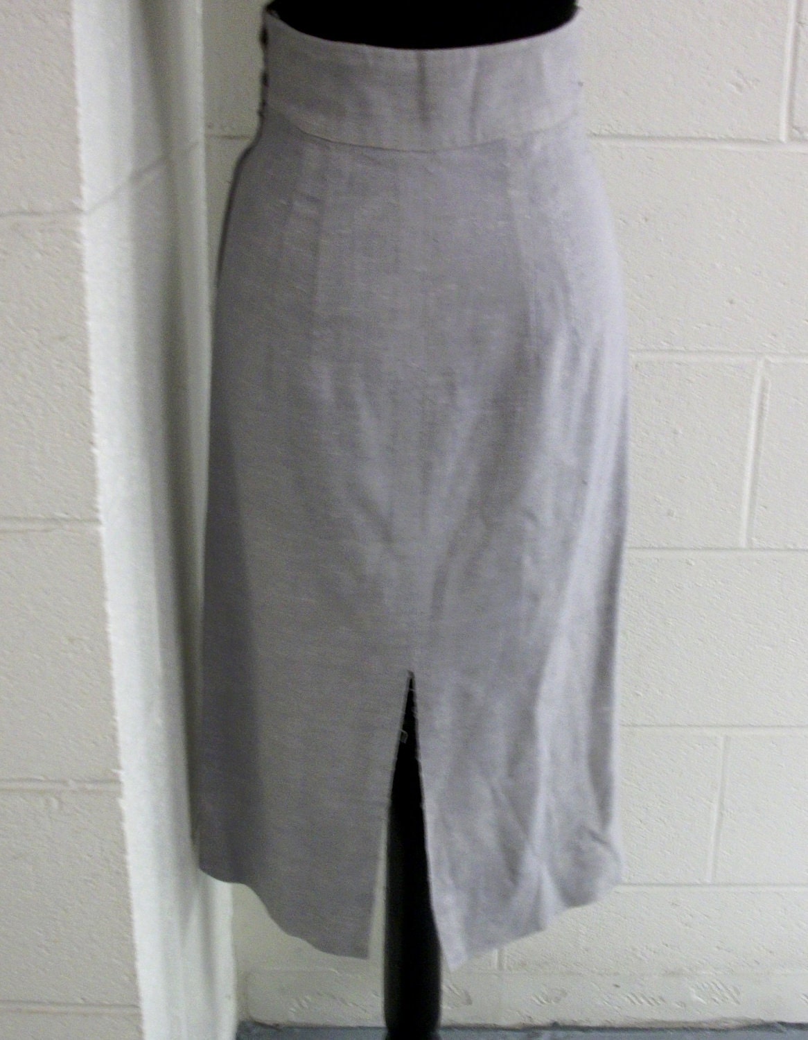 Vintage Wiggle Skirt Above Waist Grey Button Detail pencil Linen 1950s Size small.