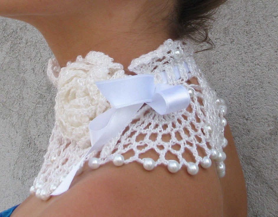 Crocheted white pearl choker/necklace