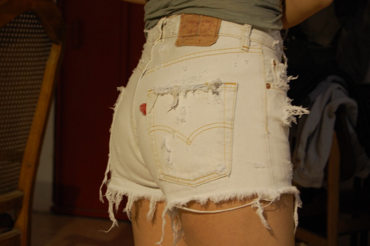 BALTIMOR destroyed white levis high waisted cut offs