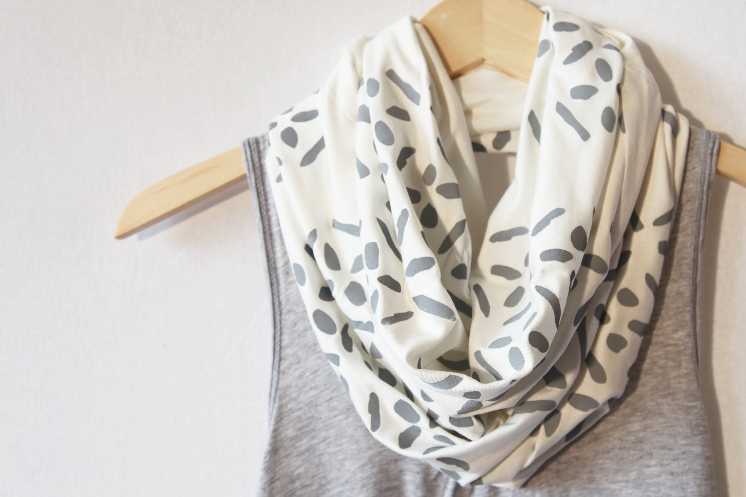 INFINITY SCARF - Screen Printed - Gray Cross-Diamonds on Cream