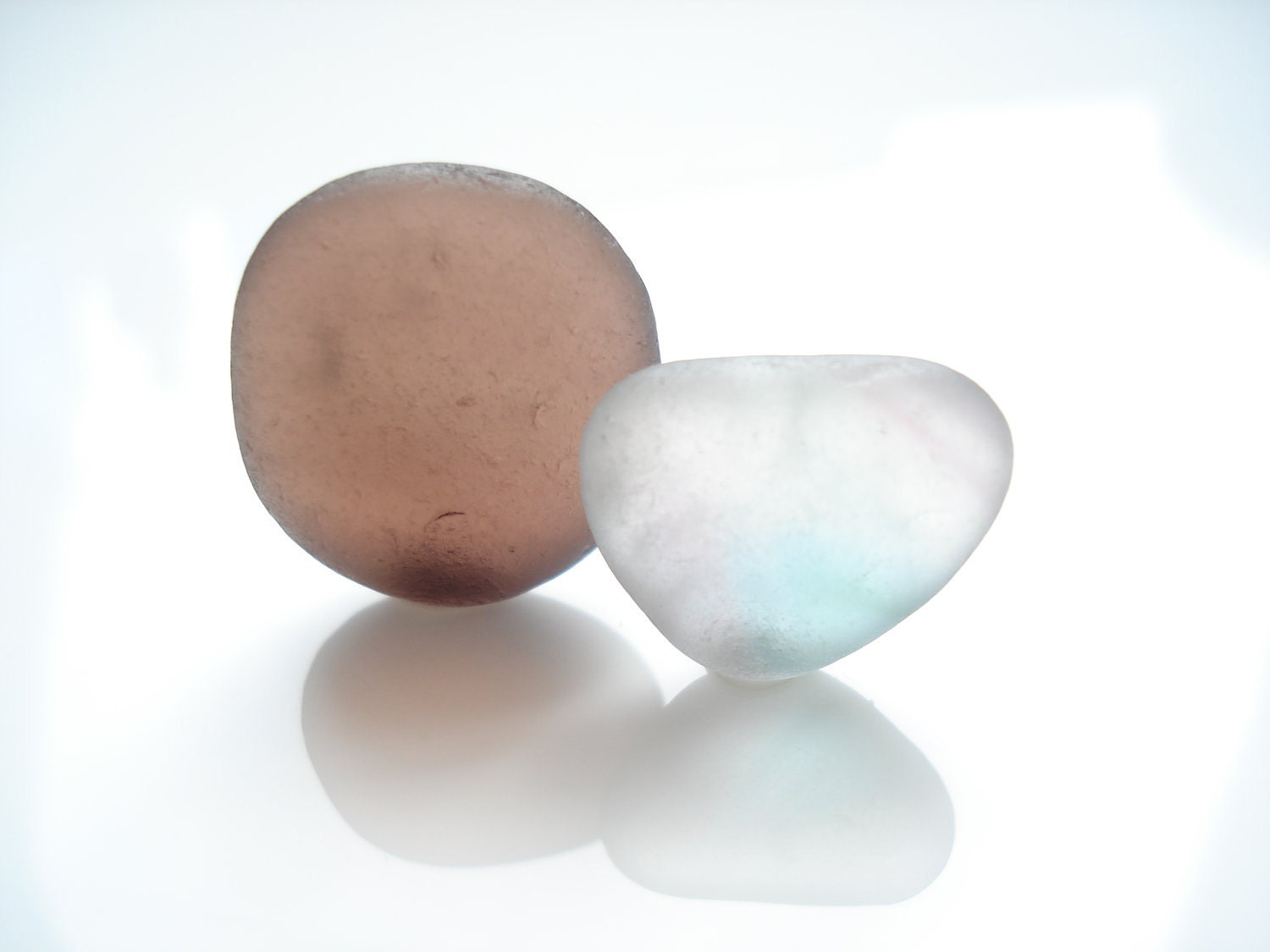 Sea Glass dusky pink round and subtle pink and blue heart - E0744 - from Seaham, UK