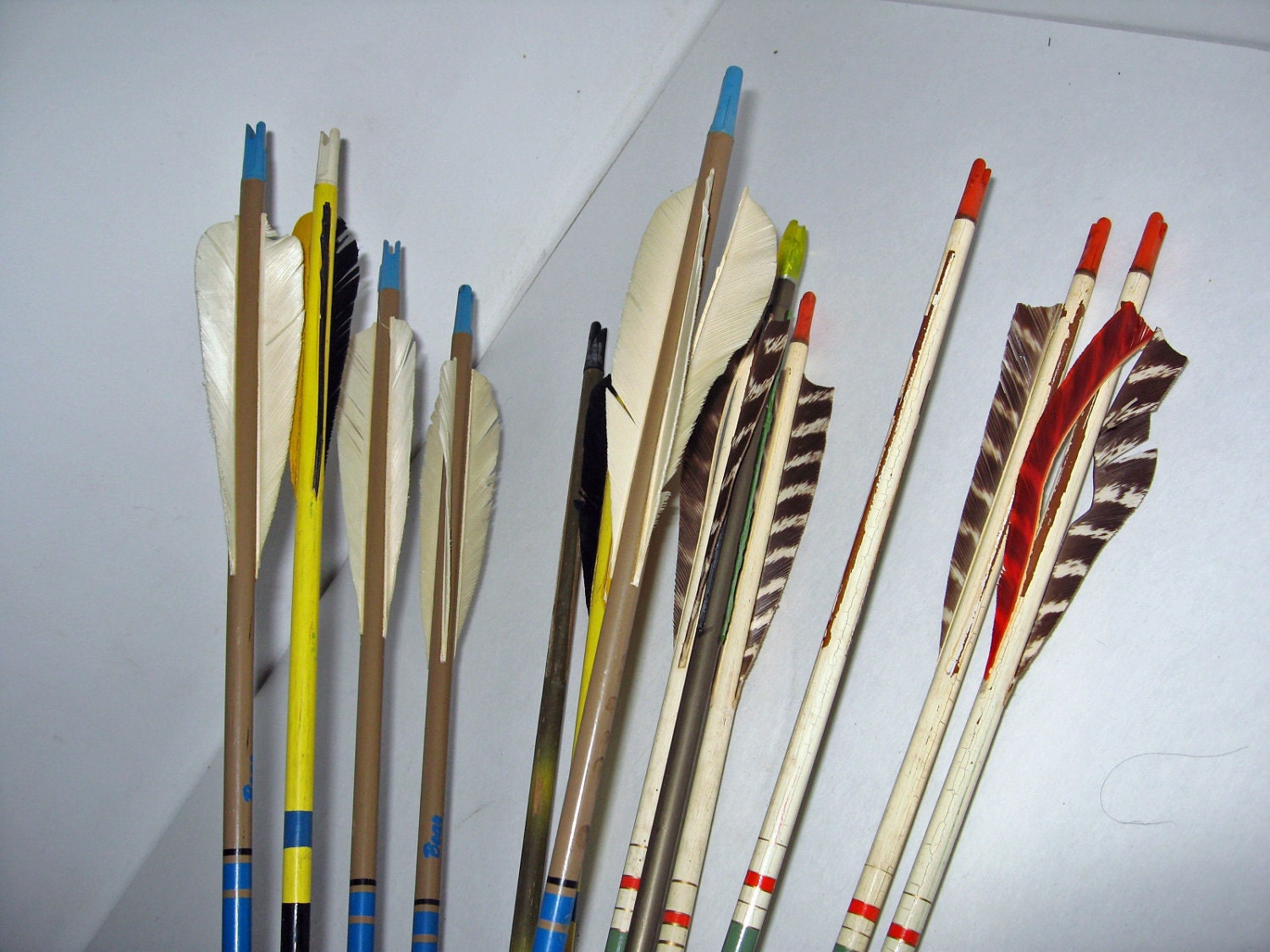 vintage arrows Mid Century wooden striped shafts feathers