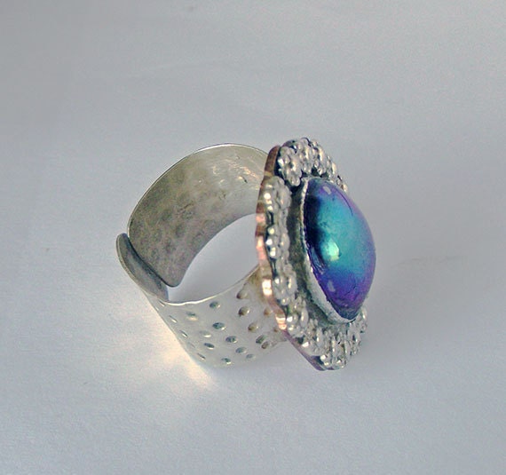 Chunky Copper Tone Decorative Silver Cabochon Ring.