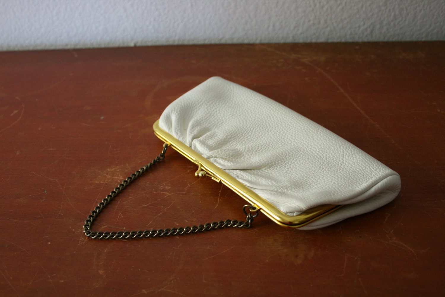 Cutest Little White Leather Vintage Coinpurse