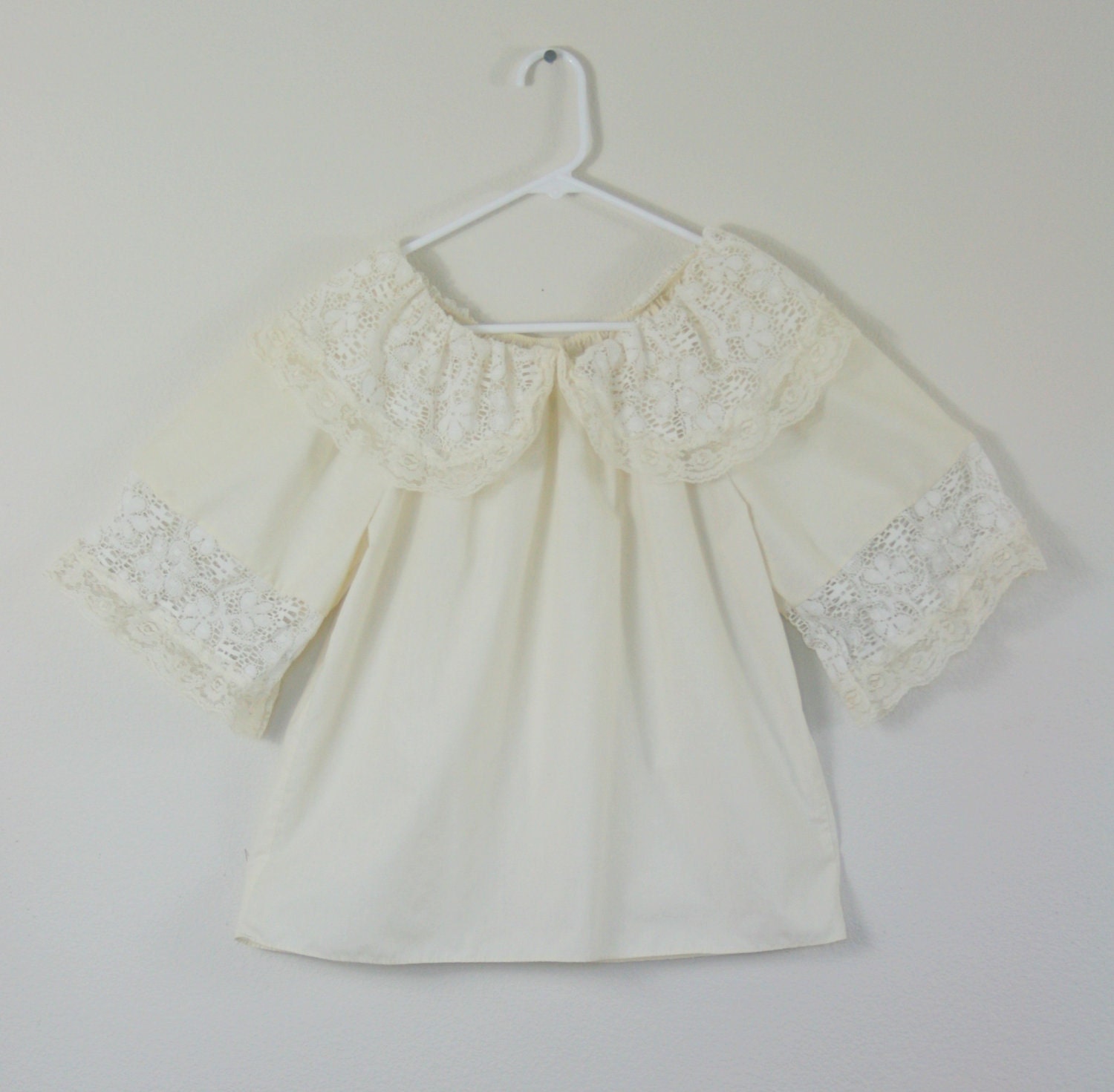 Beautiful Women's Vintage Creme Lace Collar Peasant Blouse