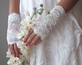Wedding Lace Gloves, WHITE fingerless gloves, wedding accessory, bridal accessory