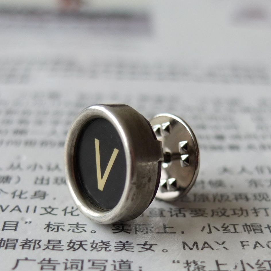 Initial letter V - Vintage black typewriter key tie tack or brooch