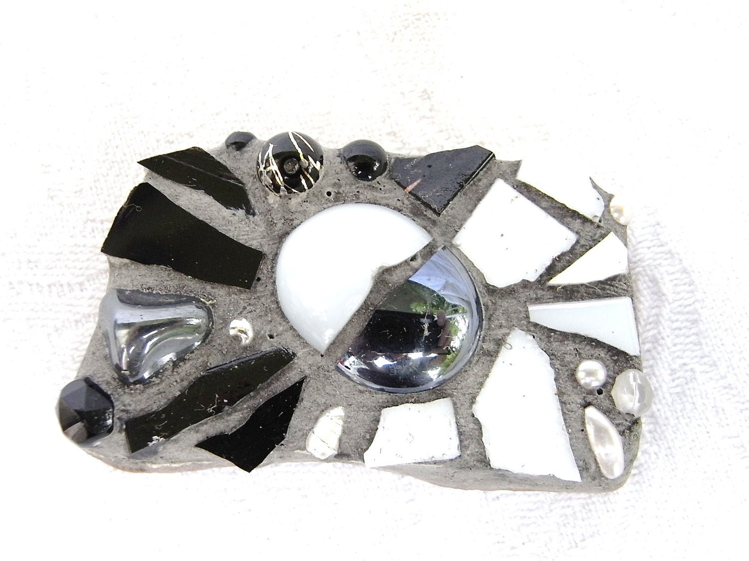 Mini Mosaic Stone - Good Luck Stone black/white