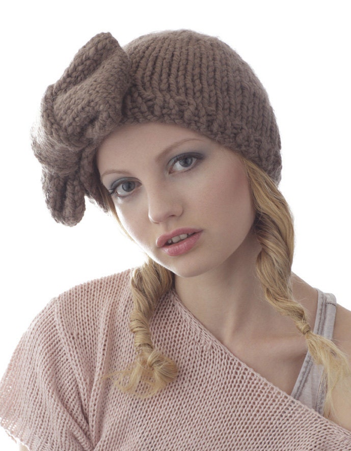 Flapper Knit Bow Hat in Taupe