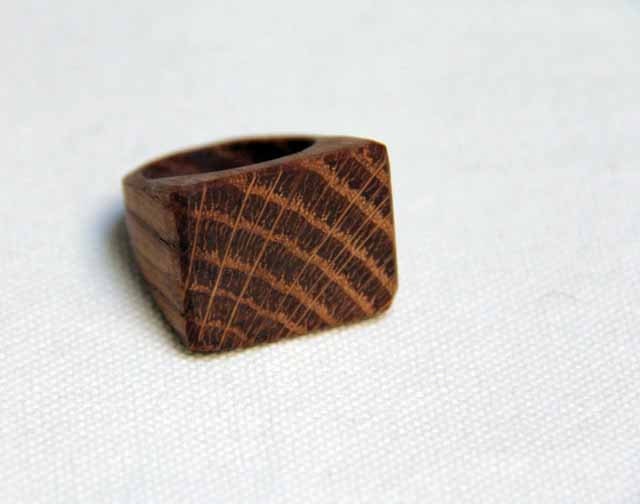 rays - oak size 8 3/4-  natural wood ring