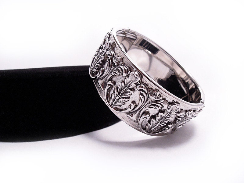 Stunning Whiting and Davis Hinged Bracelet - ca. 1950s - 1960s