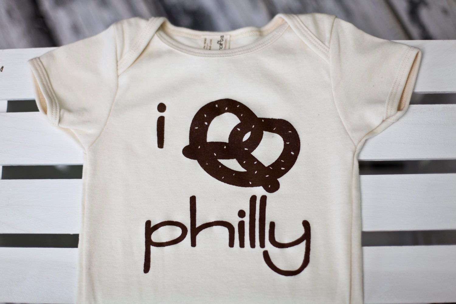 I (pretzel) Philly Organic Cotton Bodysuit in size 6-12 months