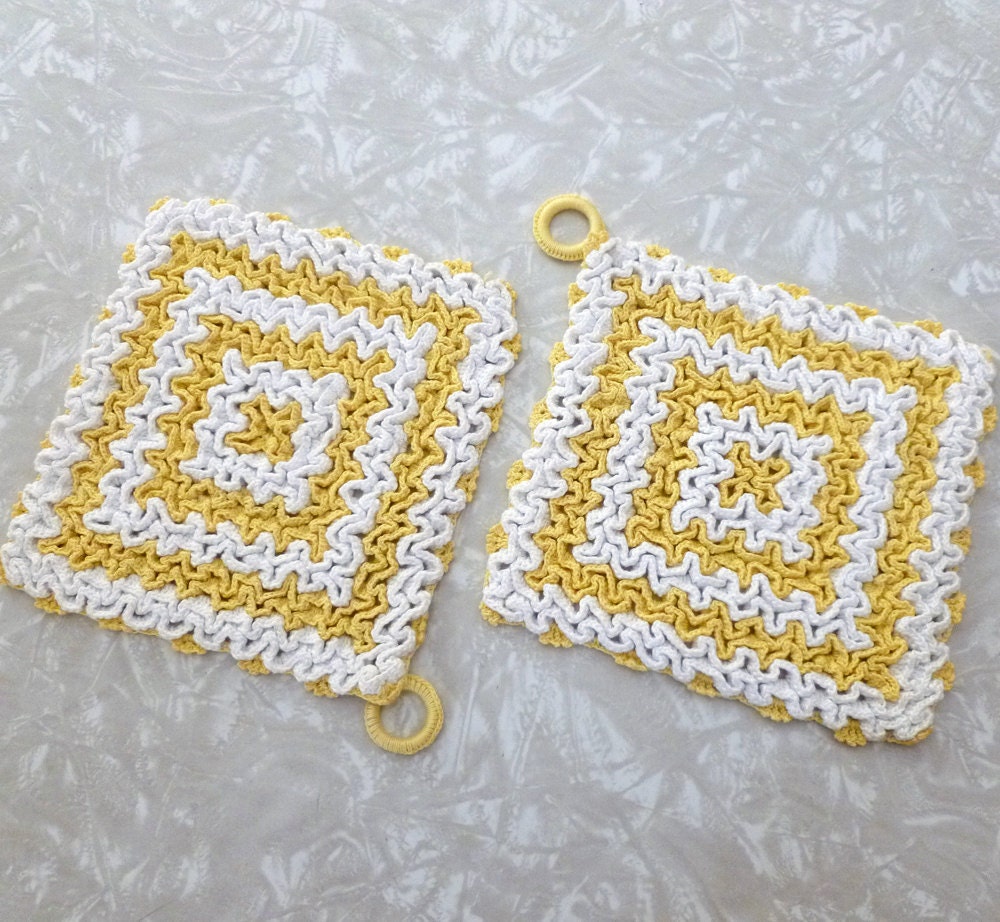 Vintage Potholders Yellow and White ZigZag - Paisleyana