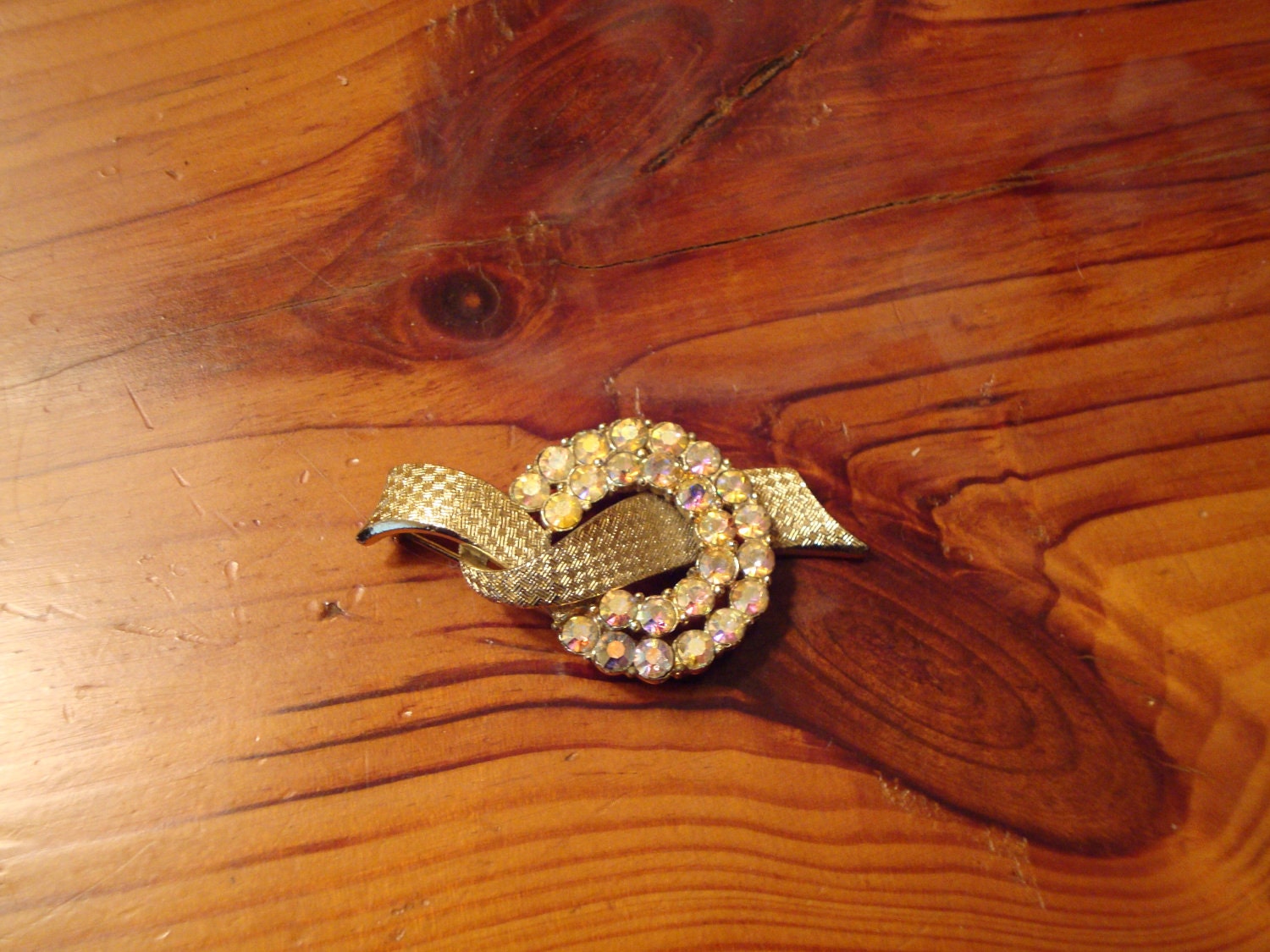 CORO PEGASUS 1950's Vintage AB Rhinestone/Gold Tone Ribbon Brooch/Pin