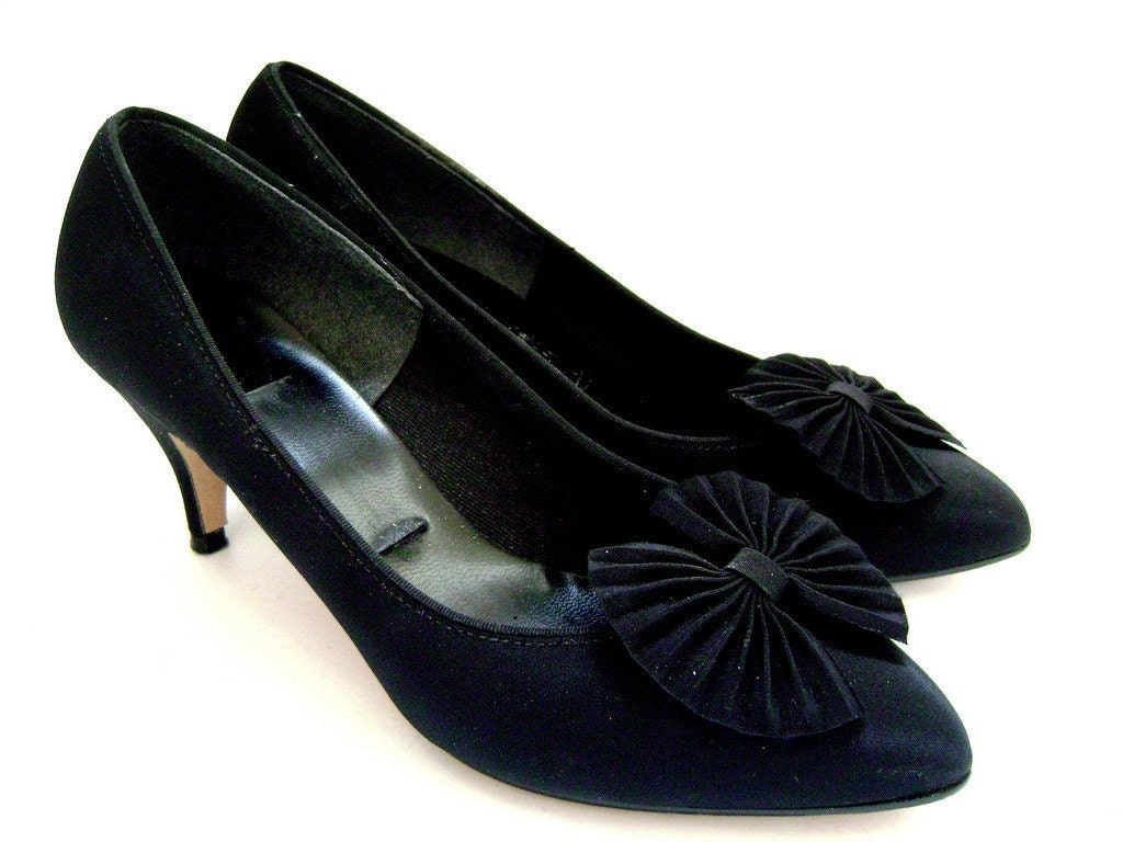 80s does 50s Black Pumps with  Folded Bows  1980s does 1950s (size 6 1/2, 6.5)