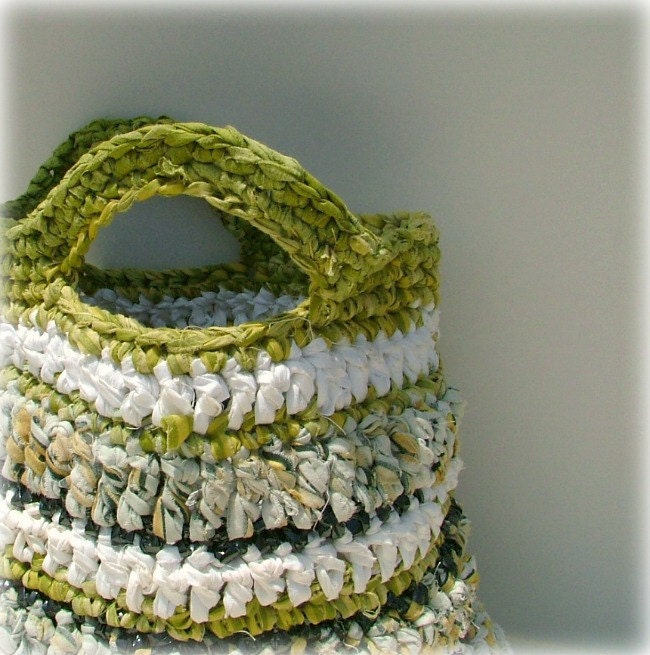 Large beach rag bag crocheted in white, yellow and green cotton yarns
