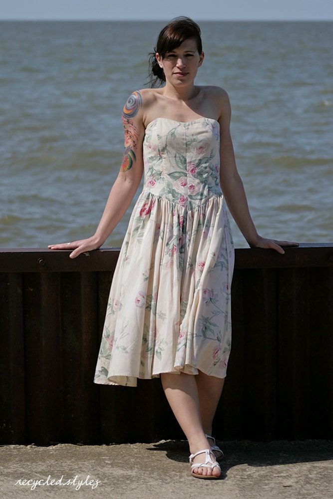 roses mean LoVe  --  Vintage 80s Floral Strapless Corset Dress - size 6