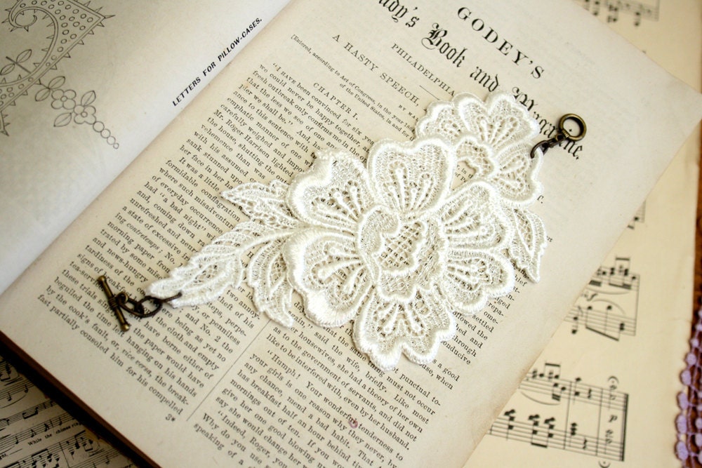 lace bracelet cuff -ROSA- (vintage ivory)