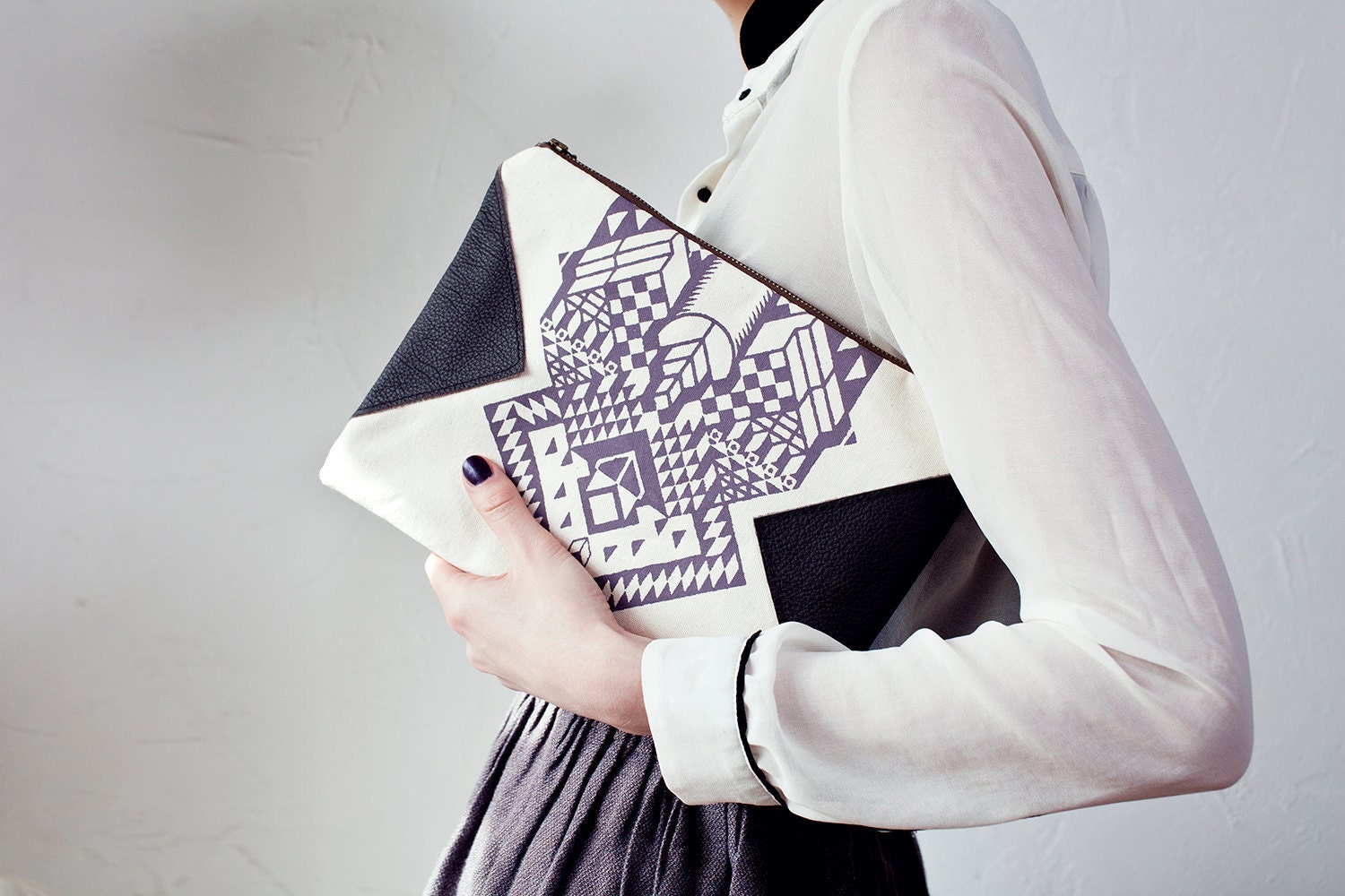 Geometrical Illusion Printed Leather Pouch Lavender No. ZP-202