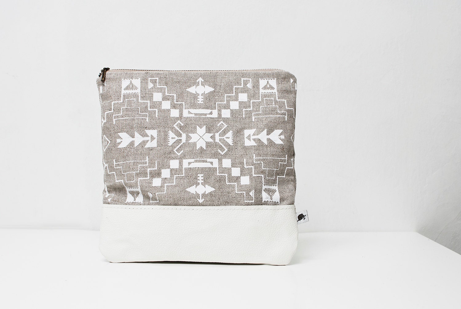 Tribal Pattern Printed  Leather Pouch  white No. ZP-104