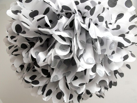 birthday party decoration ... Dots ... 1 tissue paper pompom // party decorations // baby shower// event decor Il_570xn