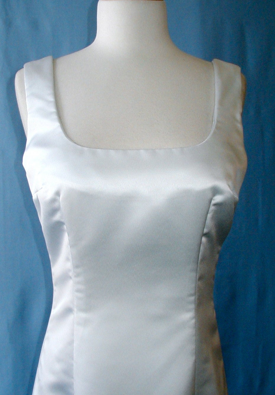 Modern yet elegant wedding dress by Carmela Sutera