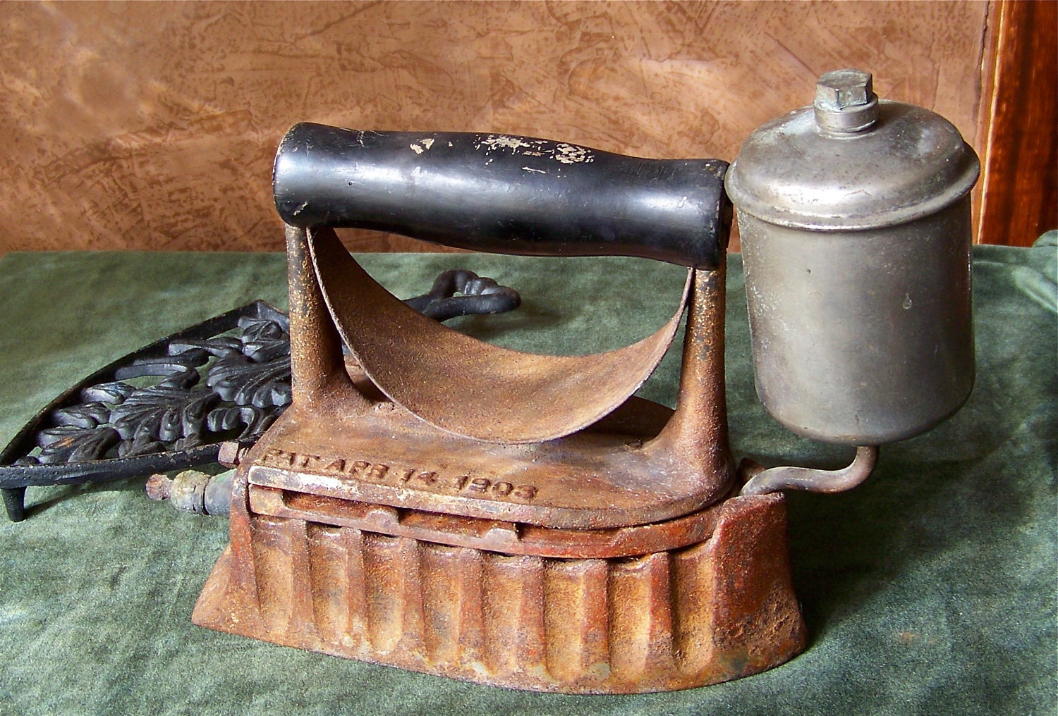 Antique Gas Iron The Monitor 1903