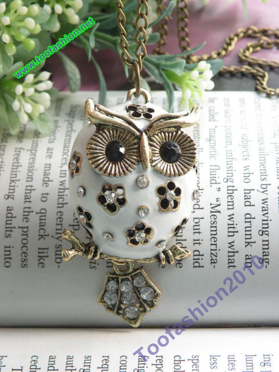 Pretty retro copper white feather owl on branch with black eyes necklace pendant vintage style