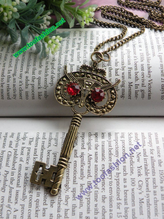 Pretty retro copper red eyes owl head key necklace pendant vintage style