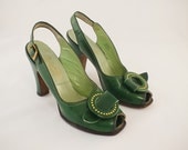 1940s Gorgeous Green Leather Peep Toe Pumps   6N