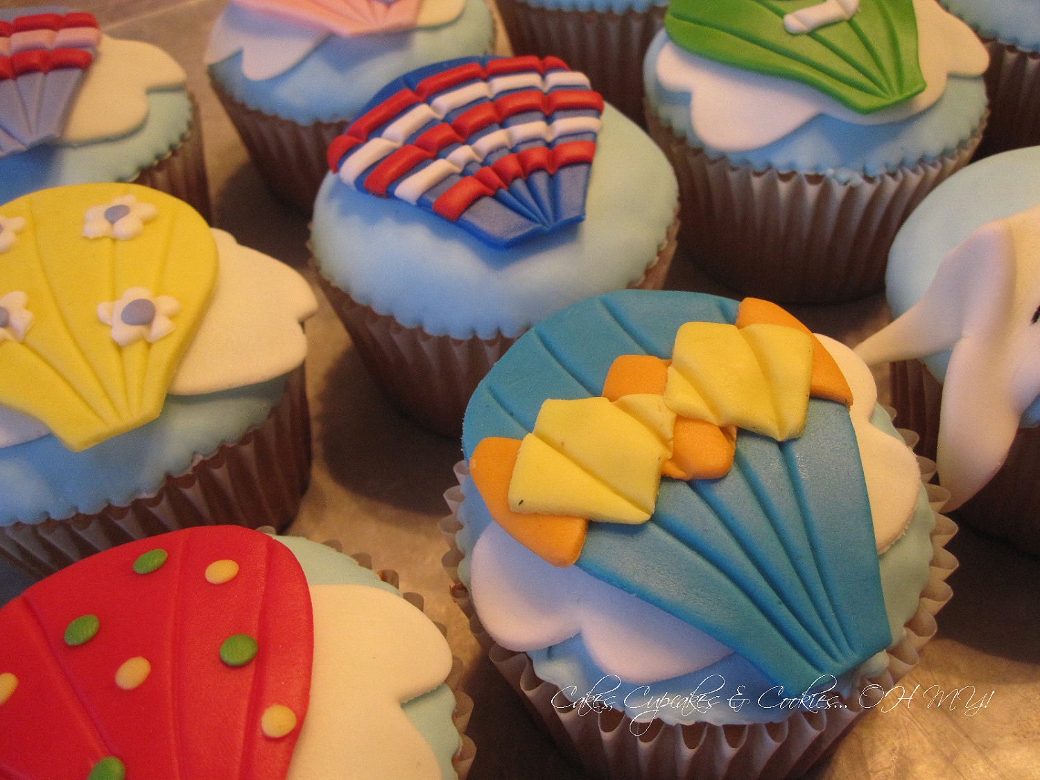 EDIBLE (Fondant Cupcake Toppers) - Hot Air Balloons Il_570xn