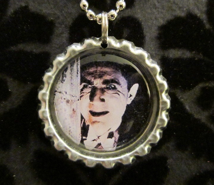 Bela Lugosi Dracula Bottle Cap Necklace or Keychain (Dracula 103)