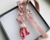 Dusky Pink Single Rosebud Fabric Pendant with Vintage Lace