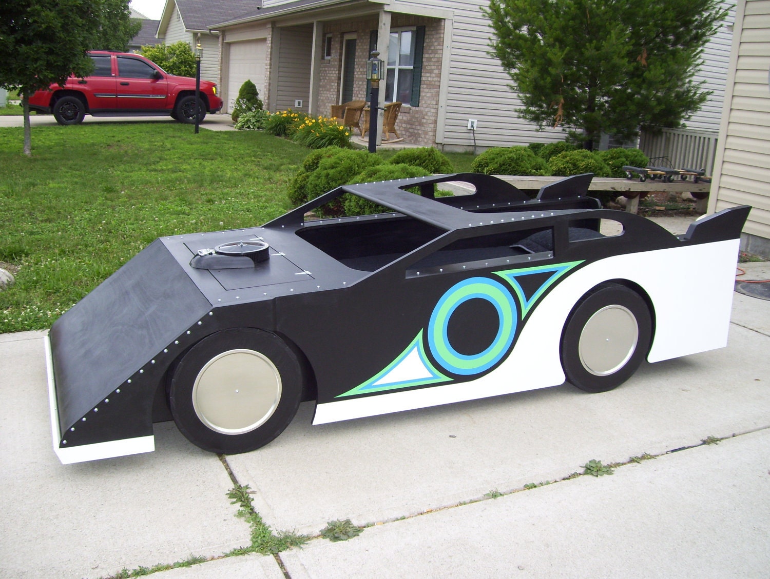 Late Model Fantasy themed kids twin size bed