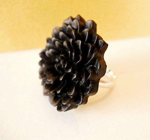 Striking Black Chrysanthemum Ring