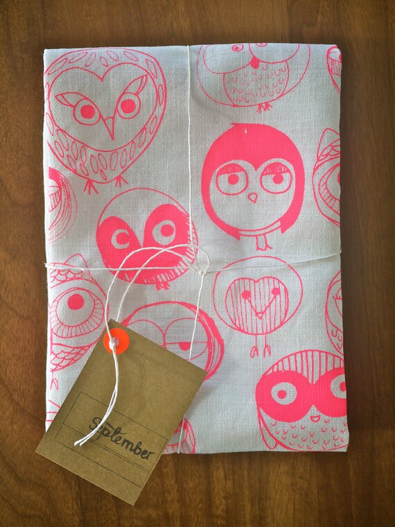 MOCHO Owl Printed Teatowel Neon Pink