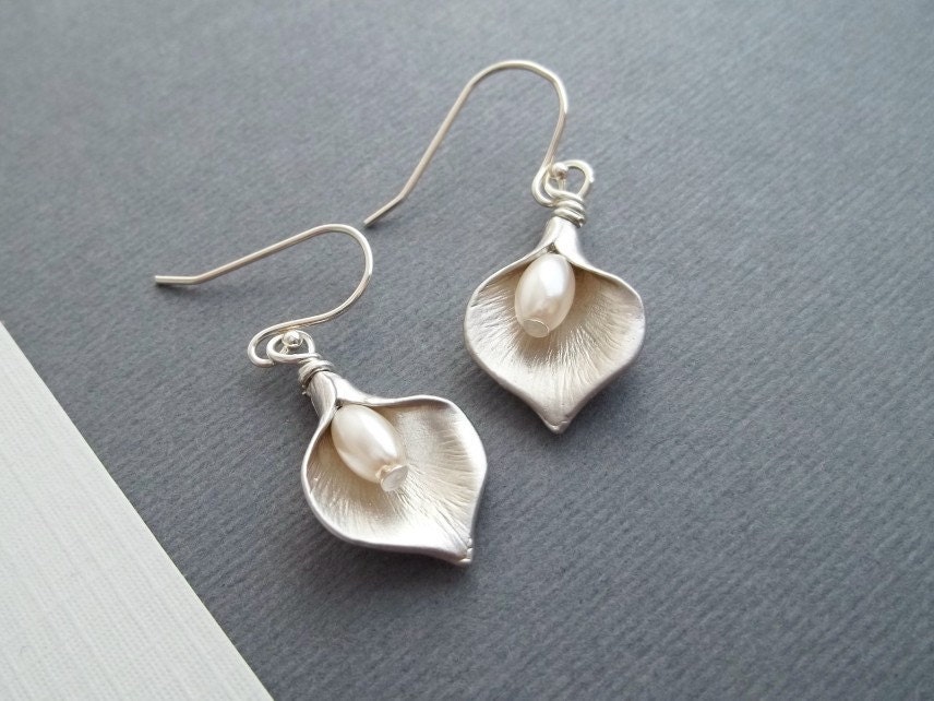Wedding Jewelry, Calla Lily Lariat, Bridesmaid Gifts, Bridesmaids Necklace, Wedding Necklace, STERLING SILVER CHAIN