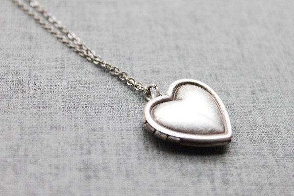 Vintage style Simple Heart Locket - S2092