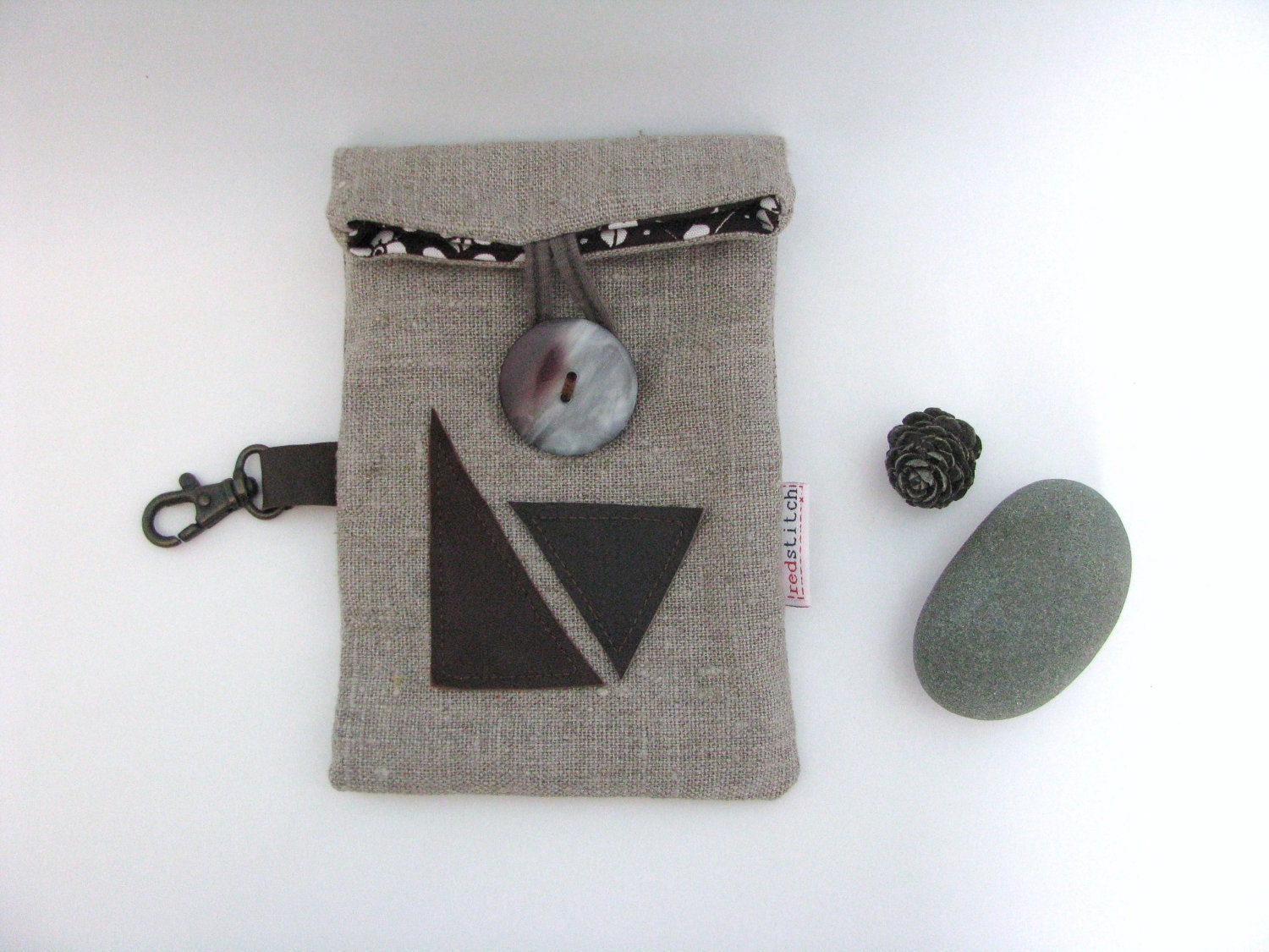 pouch in neutral linen with leather triangles - for him - travel pouch - small items - free shipping