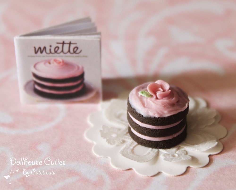 Dollhouse miniature dessert - Lovely chocolate cake Book included :)