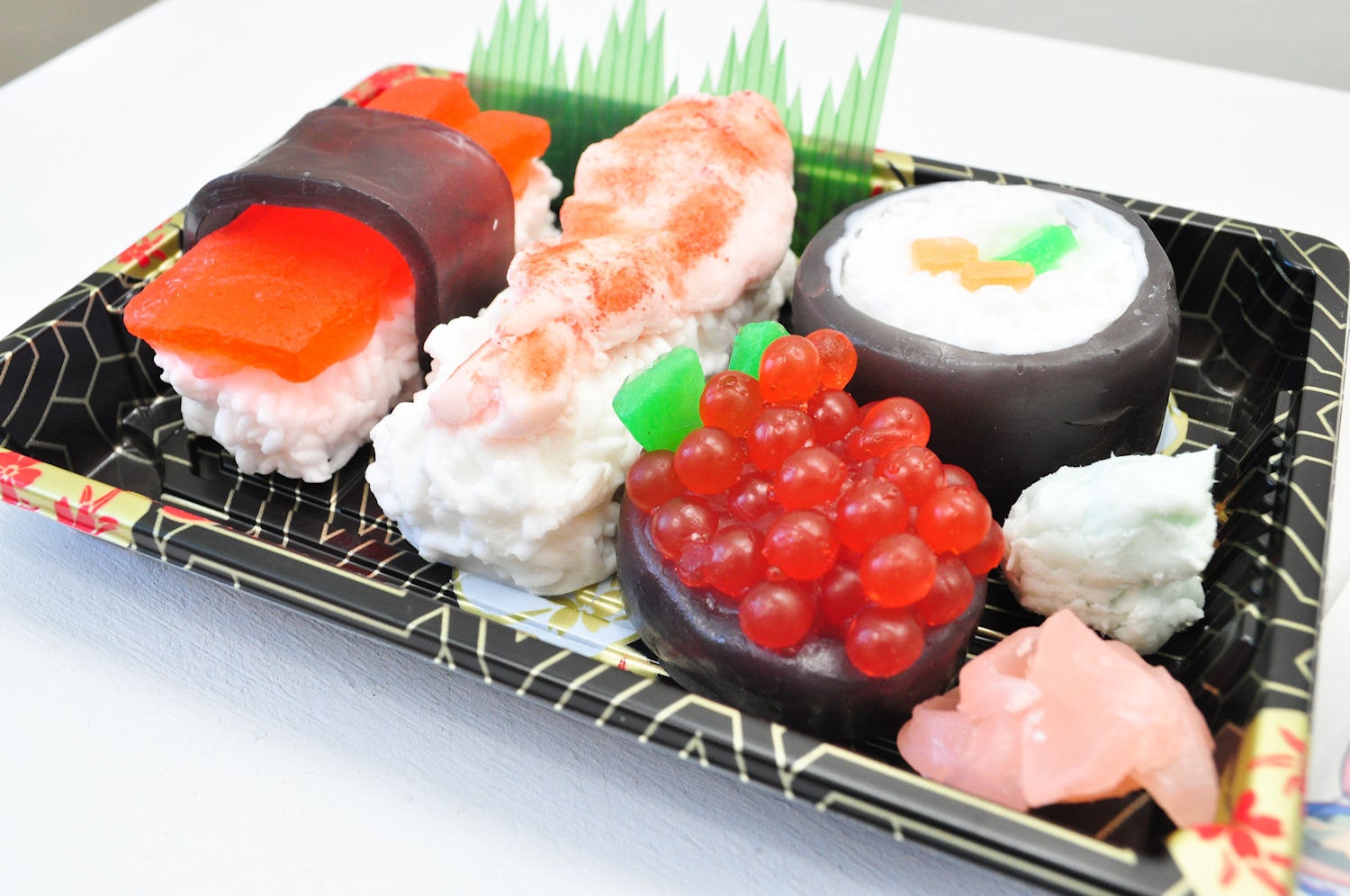 Sushi Soap Gift Set - Vegan Soap - food soap - Ginger Fizz Scented - Shrimp, Maki, Roe, Tuna in a real Sushi Take out Box