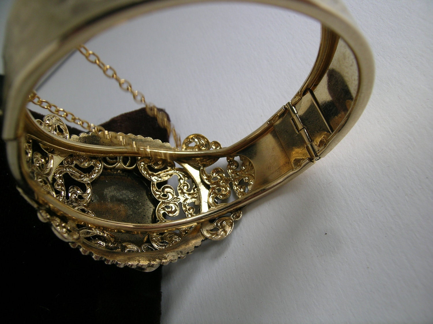 Save Spago Vintage Whiting & Davis Demi with black cameo    VJSE