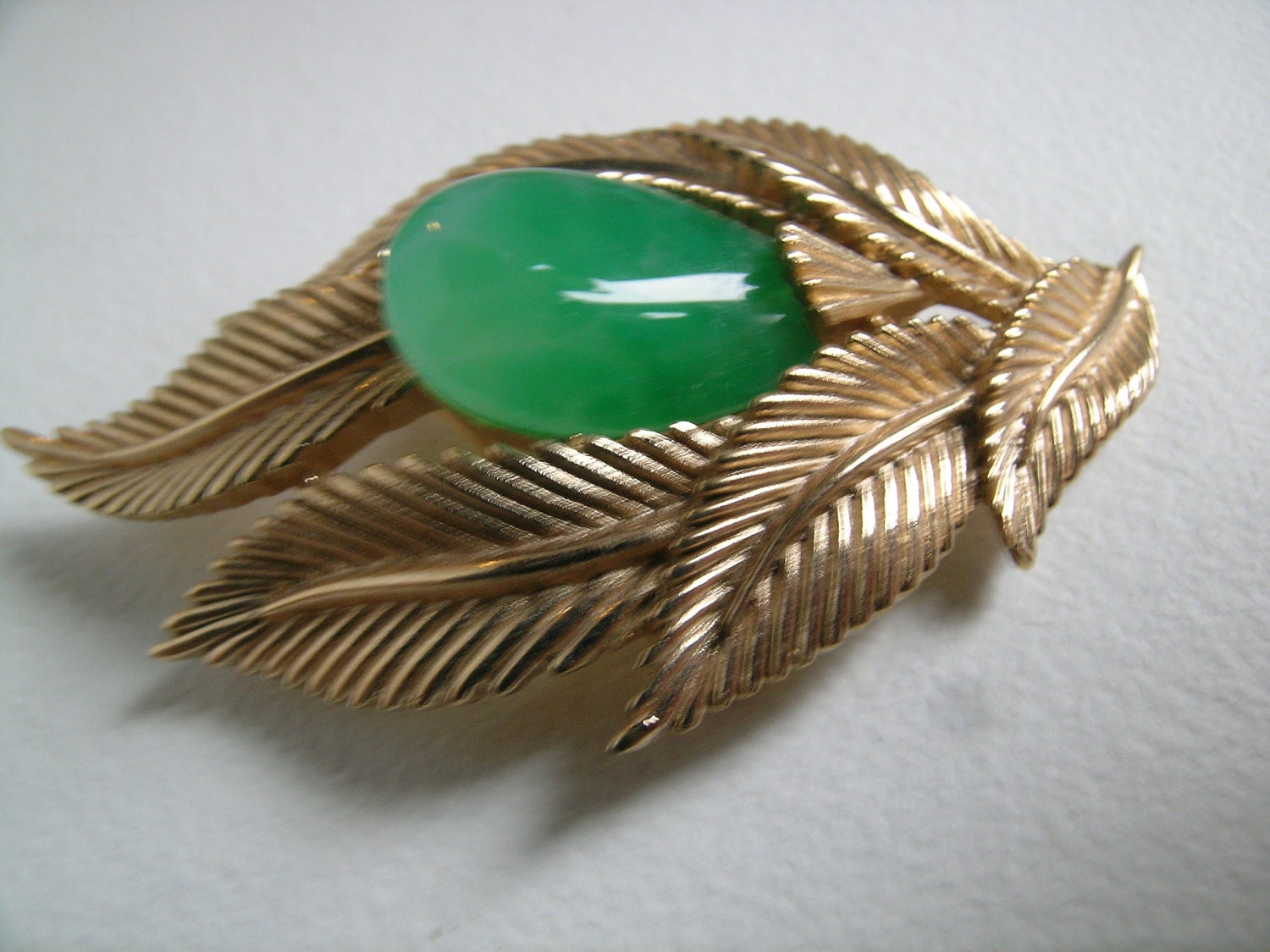 Vintage Crown Trifari Alfred Philippe Jade Brooch      VJSE