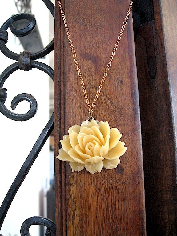 Victoria - Cream Rose Necklace - Vintage Style - Natural brass chain 26" long