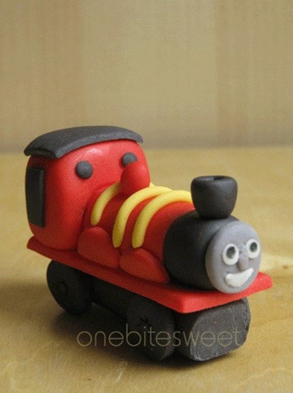 Thomas the train inspired 3D Fondant cake topper