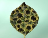 Leaf sculpture 'Hazel Black Green'
