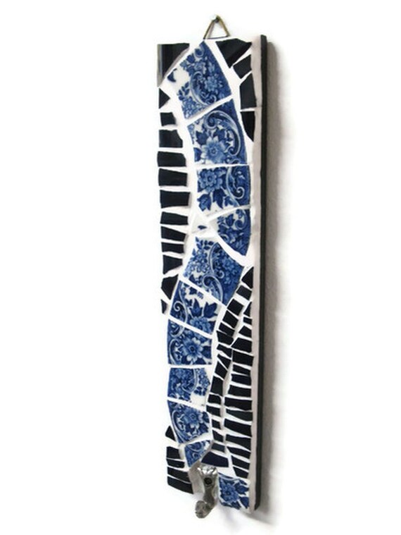 Key holder Blue White Mosaic Wall Hanging Hook Broken china Swirl Decorative Bird metal hook