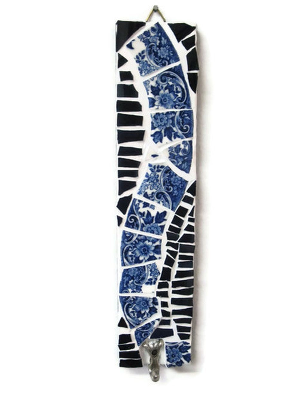 Key holder Blue White Mosaic Wall Hanging Hook Broken china Swirl Decorative Bird metal hook
